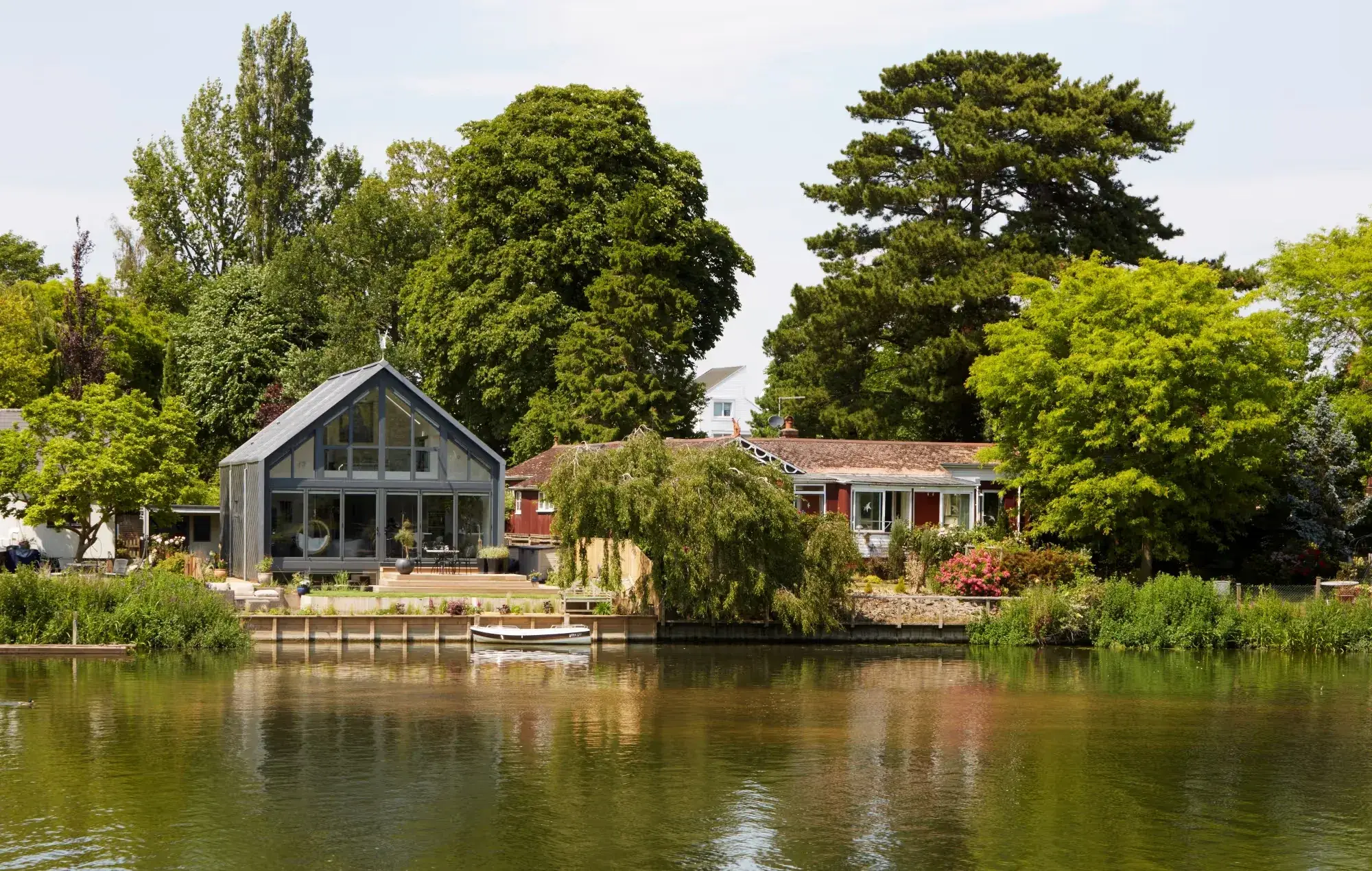 Maison amphibie de BACA Architects sur une île de la Tamise