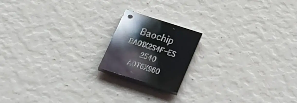 Baochip-1x sur la carte d'évaluation Dabao