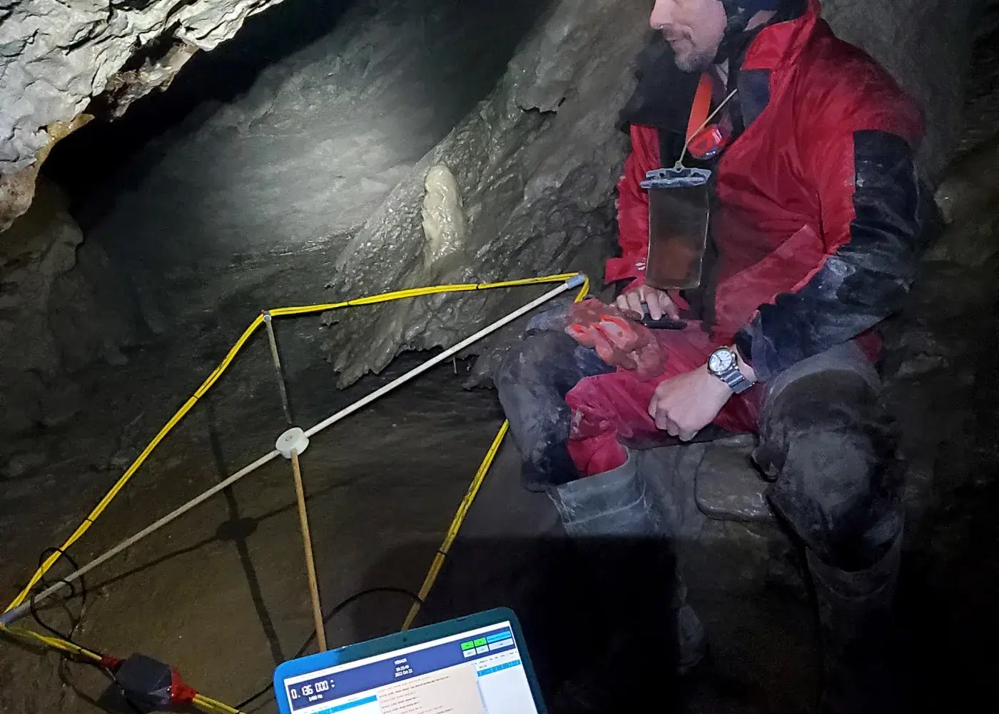 Illustration du champ autour d’une antenne de cave radio à basse fréquence