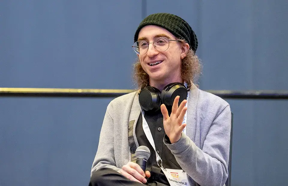 David Holz, fondateur de Midjourney, lors d’une discussion à Regeneron ISEF 2025