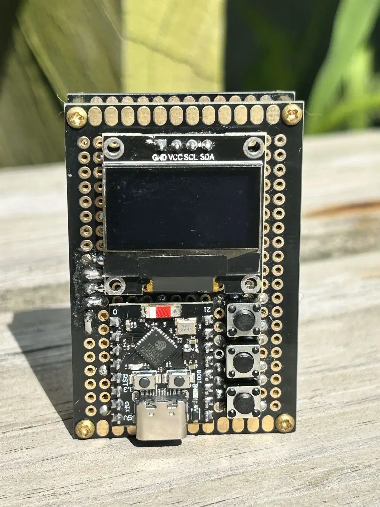 Prototype DIYPod Shuffle avec écran OLED et trois boutons