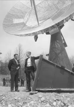 Harold Ewen and Edward Purcell standing next to the horn used for the first detection of interstellar hydrogen