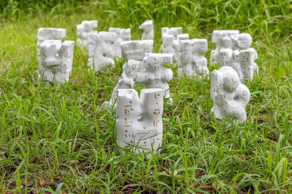 Assemblage sculptural de Fumiaki Aono présenté par LOKO Gallery
