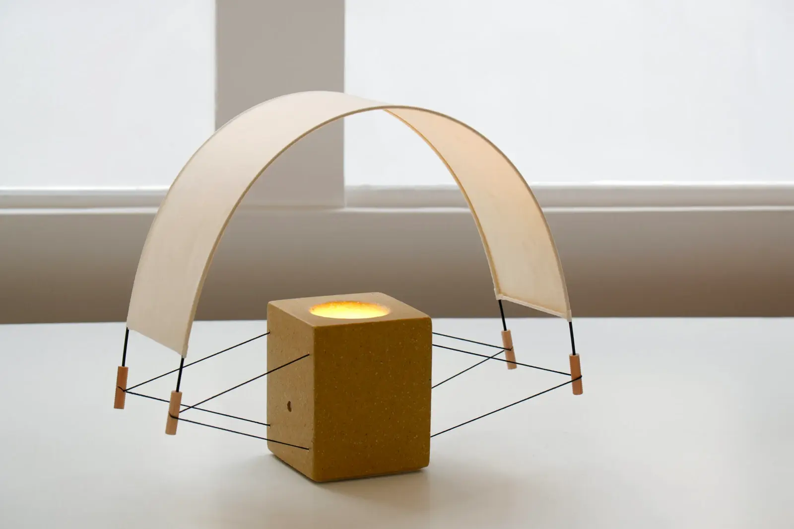Maison Cédrat Écla lamp showing its clay base and washi paper sail