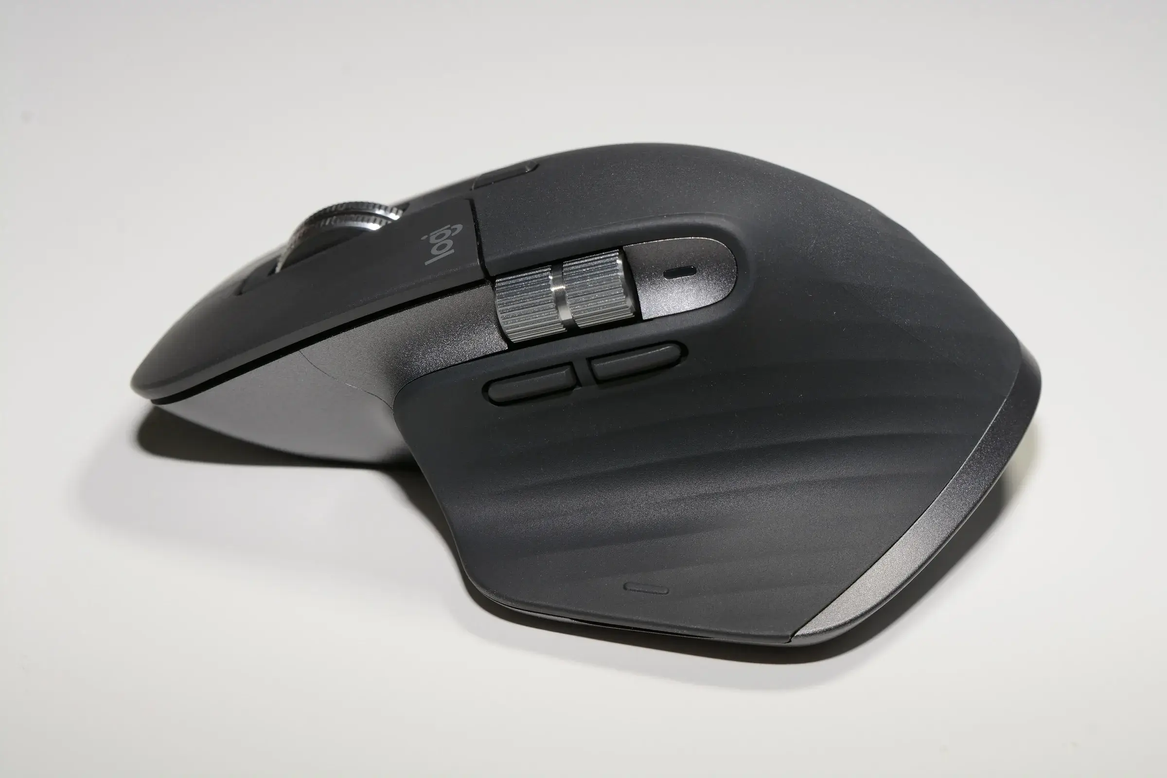 Gros plan d'une souris Logitech MX Master 3S