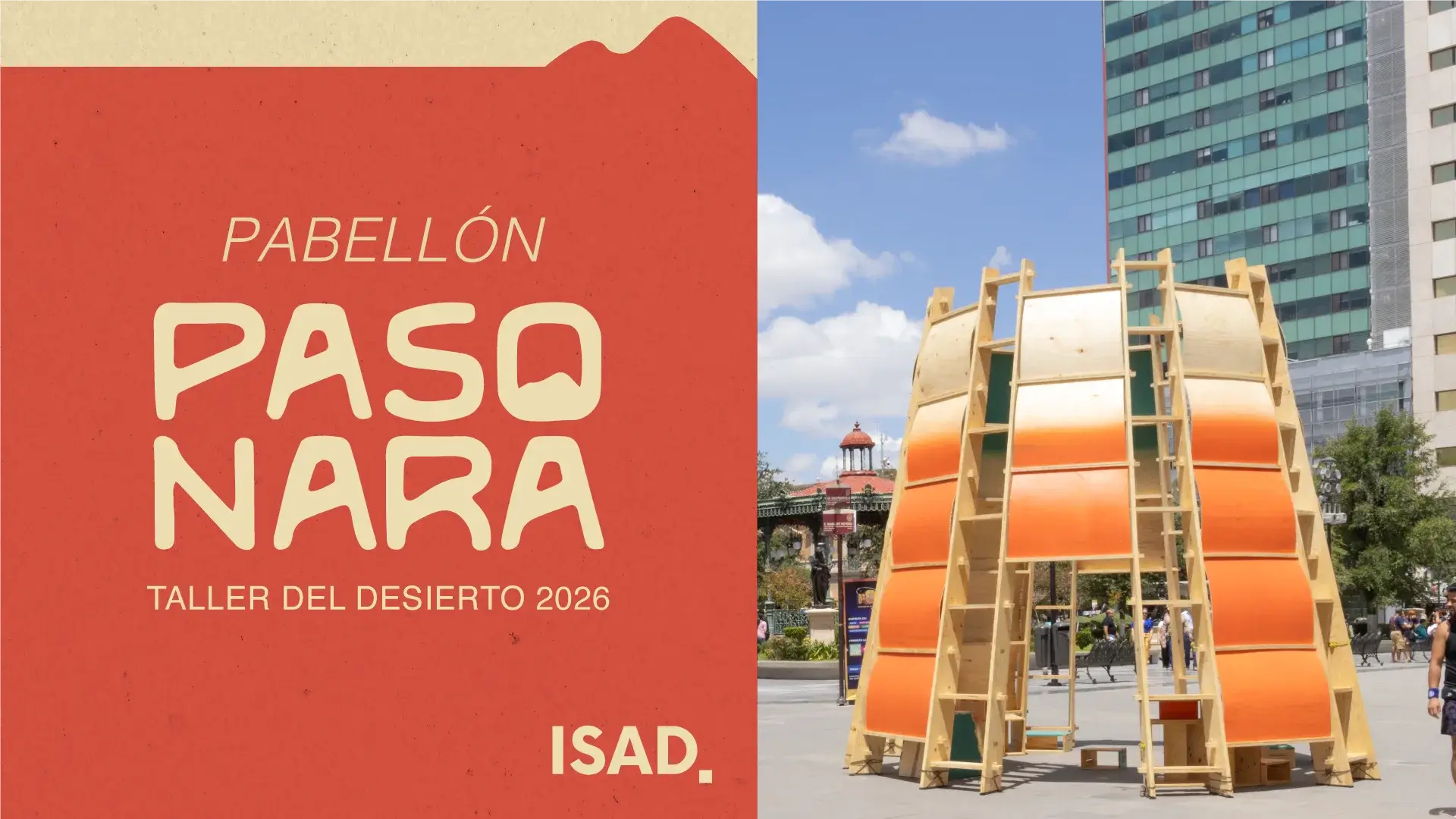 Pavillon Paso Nara en contreplaqué courbe installé sur la Plaza de Armas de Chihuahua