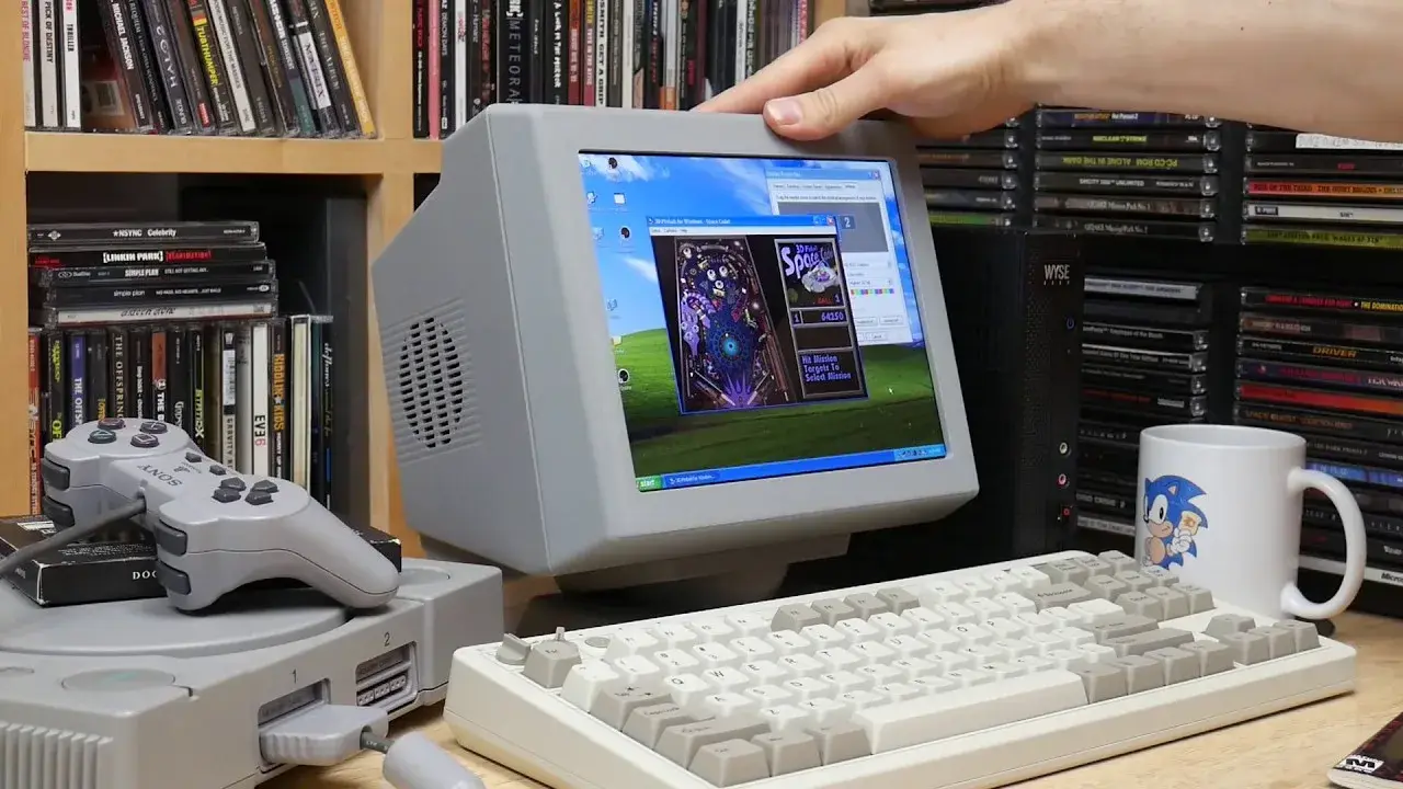 PixelVision AV1000 MkII, petit moniteur beige à écran 4:3 inspiré des ordinateurs rétro