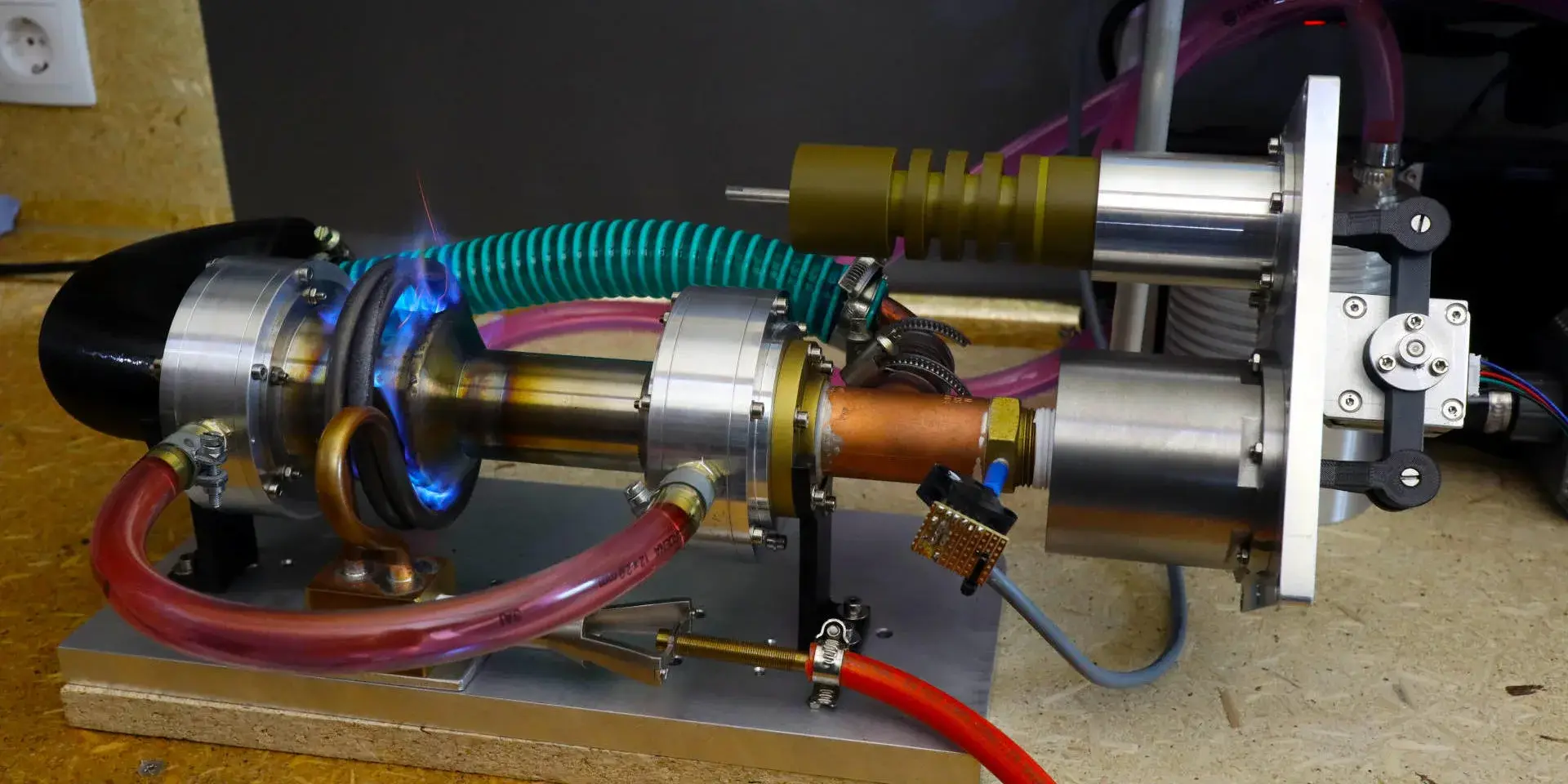 Vue du brûleur et de la zone chaude du moteur thermoacoustique OwnEnergy