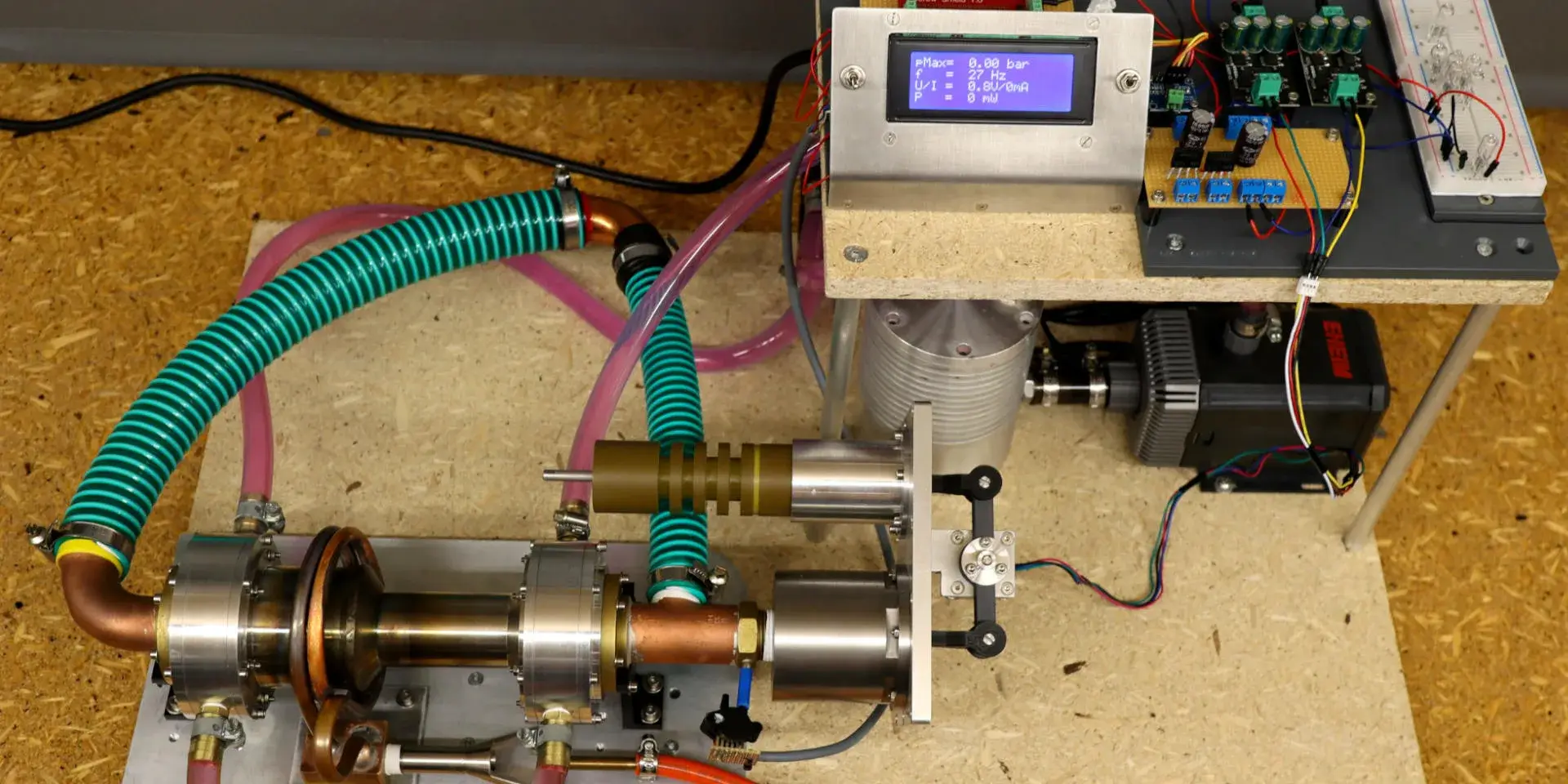 Prototype de moteur thermoacoustique avec son circuit en boucle et ses échangeurs