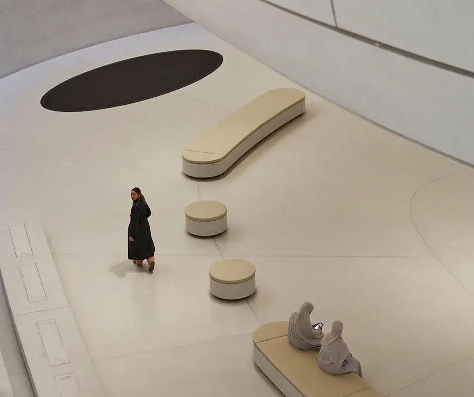 Intérieur du Zayed National Museum conçu par Agata Kurzela Studio